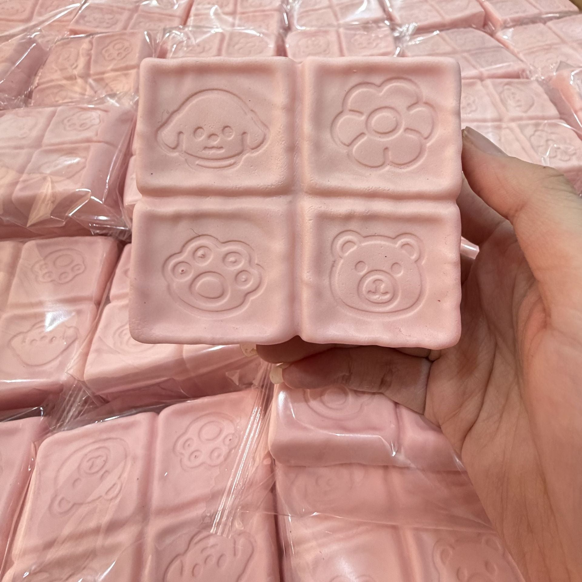 Cross-border Xiaohongshu bestseller: ultra-soft four-compartment milk block, slow rebound for stress relief, wet, soft, muddy skin, and weakness release toy